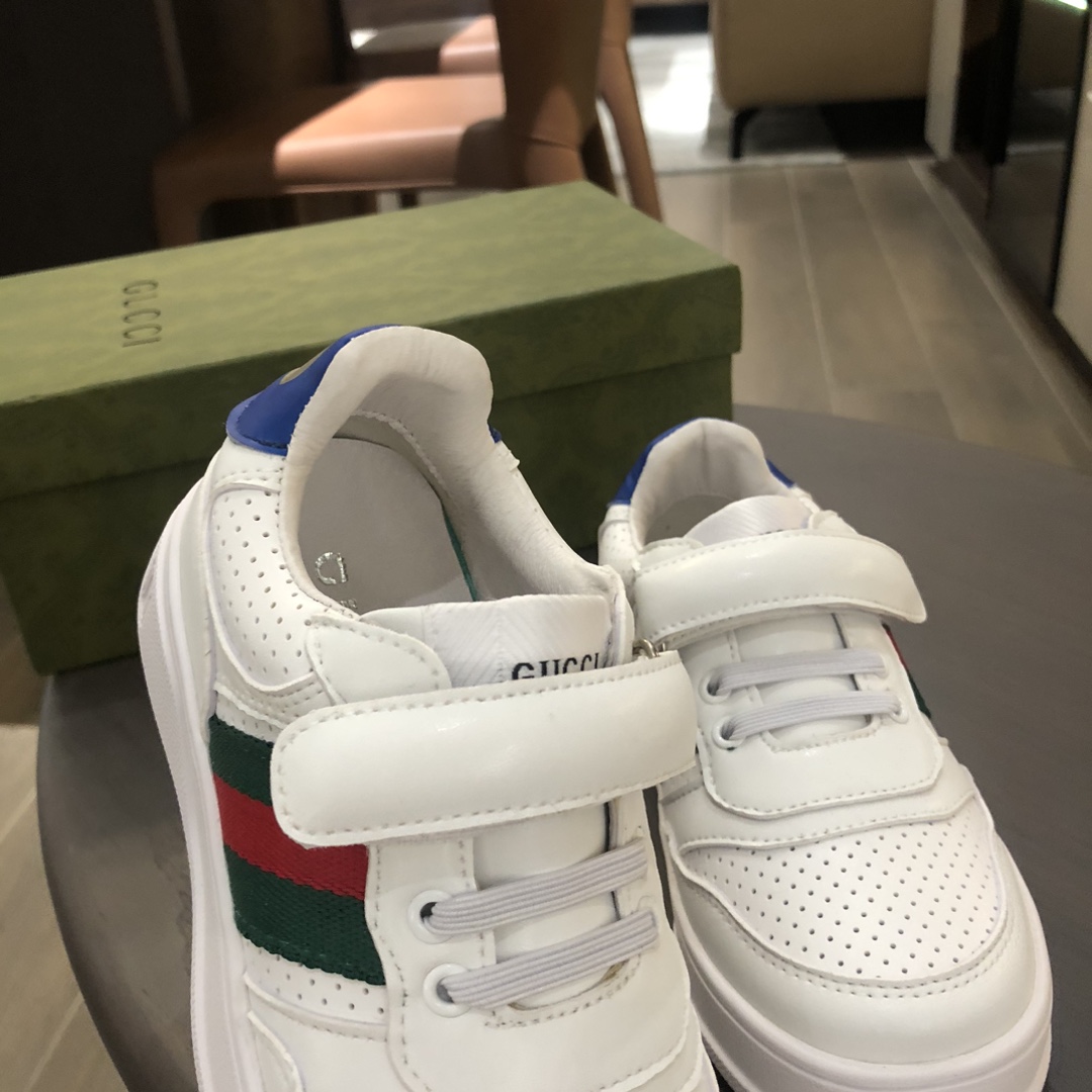 Children's shoes child